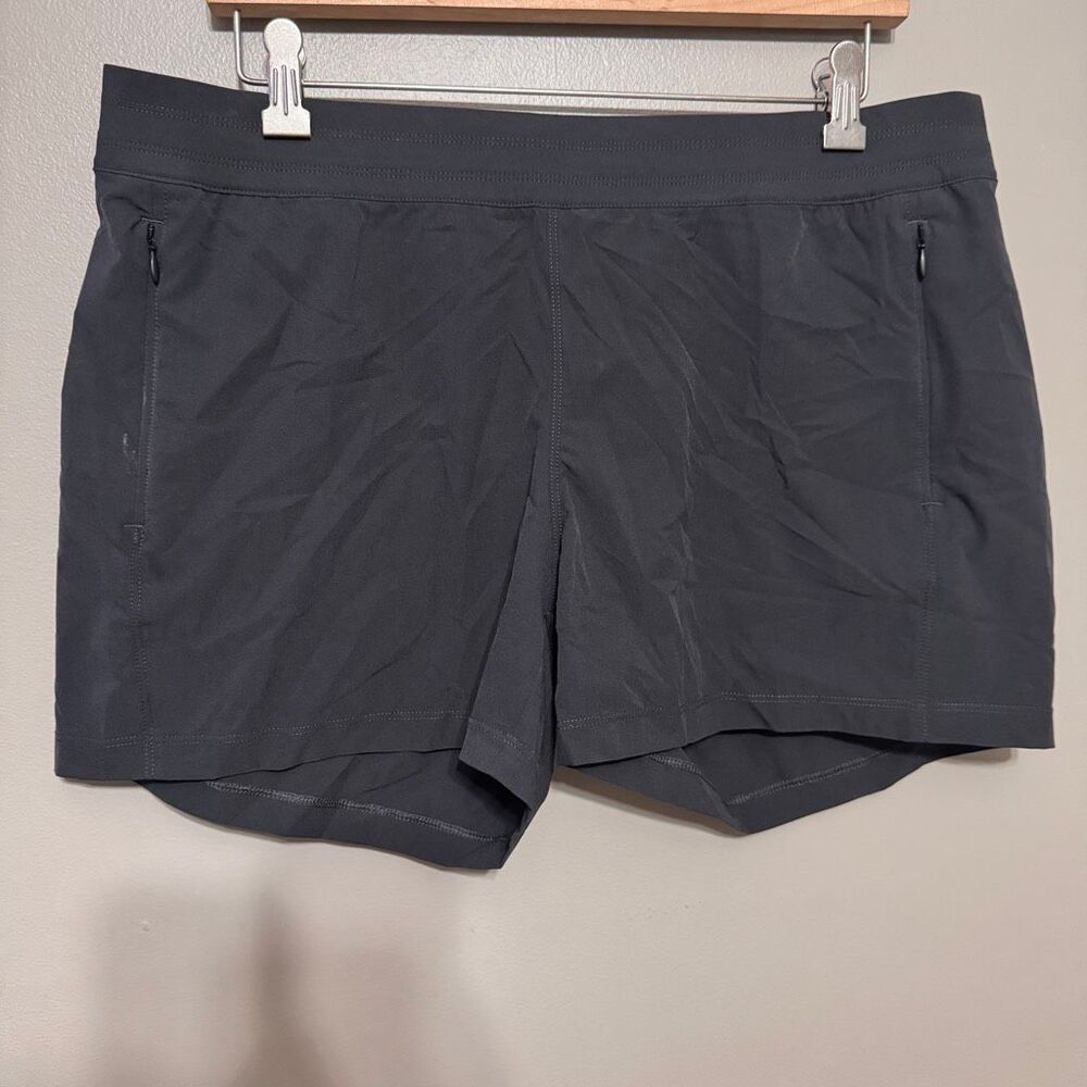 KÜHL Women’s Freeflex™ Active Shorts in dark gray size large